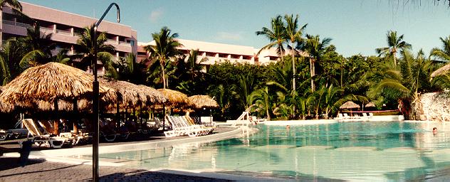 Pool im Riu Naiboa